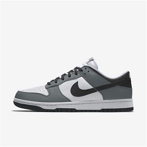 nike dunks low male shows.